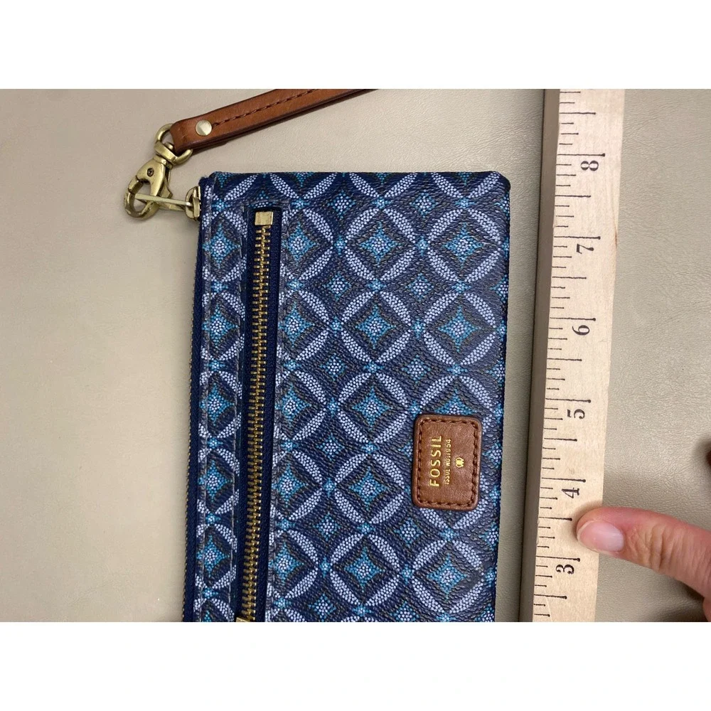 Fossil Sydney Signature Zip Around Clutch Wallet Blue Geometric Wristlet Strap